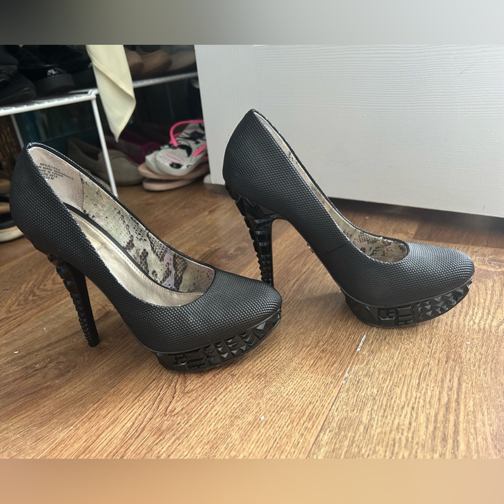 Rachel Roy high heel - Used clearly, but still fabulous and iconic shoes! - Picture 2 of 9